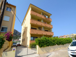 Belmont apartment with private terrace